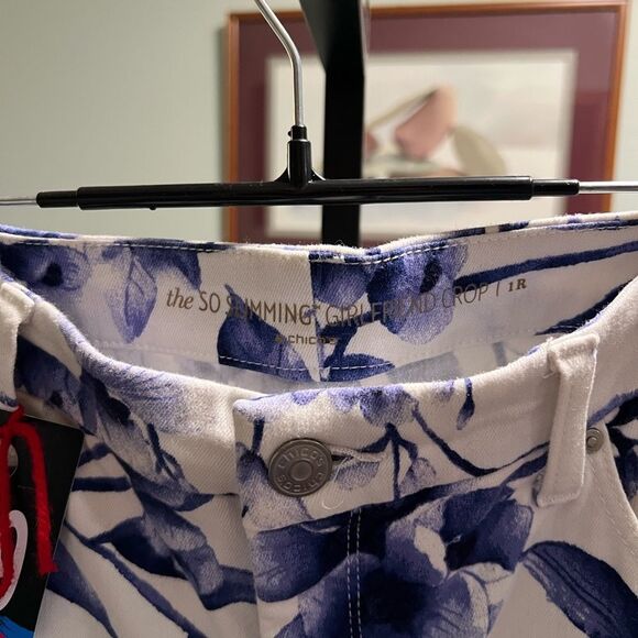 Chico's So Slimming Girlfriend Crop Blue and White Leaf Print Pants #DP339 - Picture 2 of 6